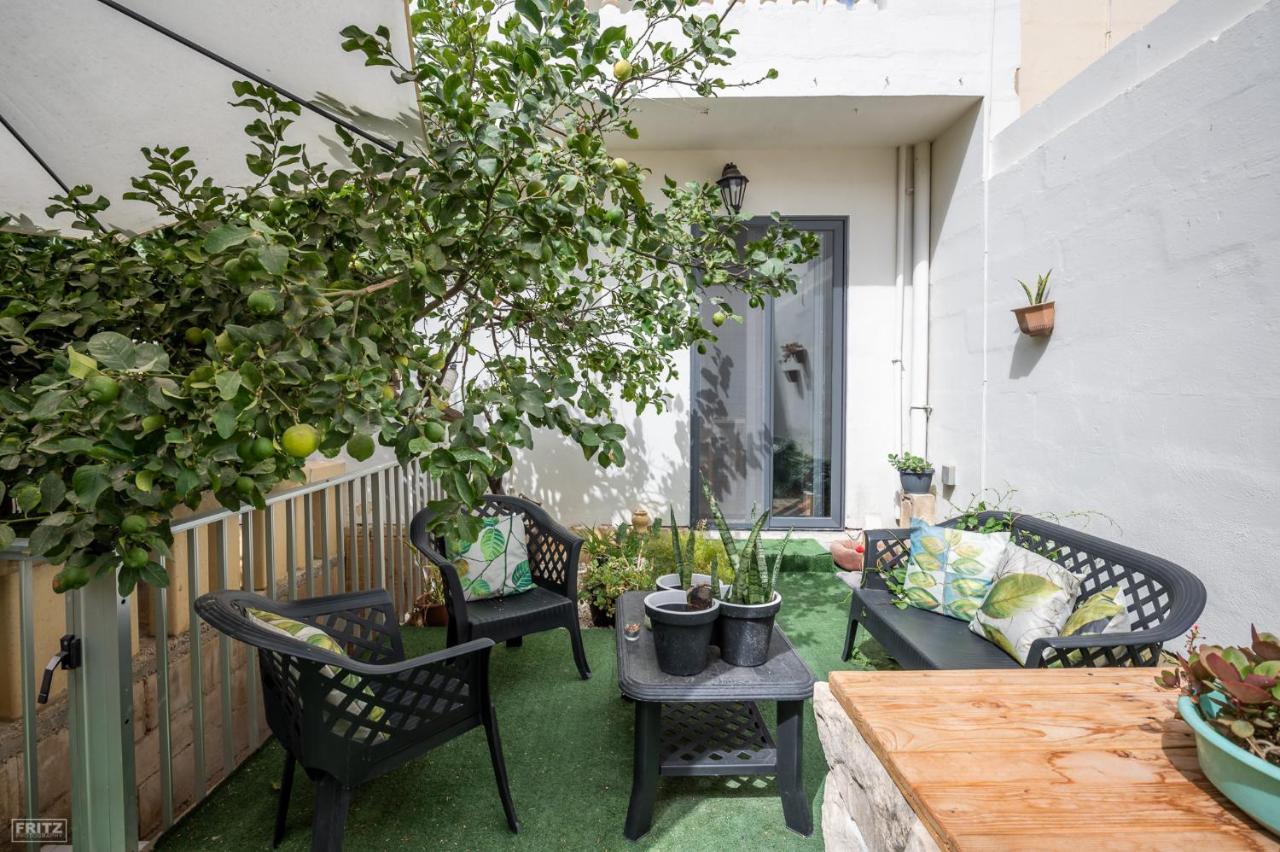 Close To Airport - Private Room With Private Bathroom Adults Only Gudja Exterior foto